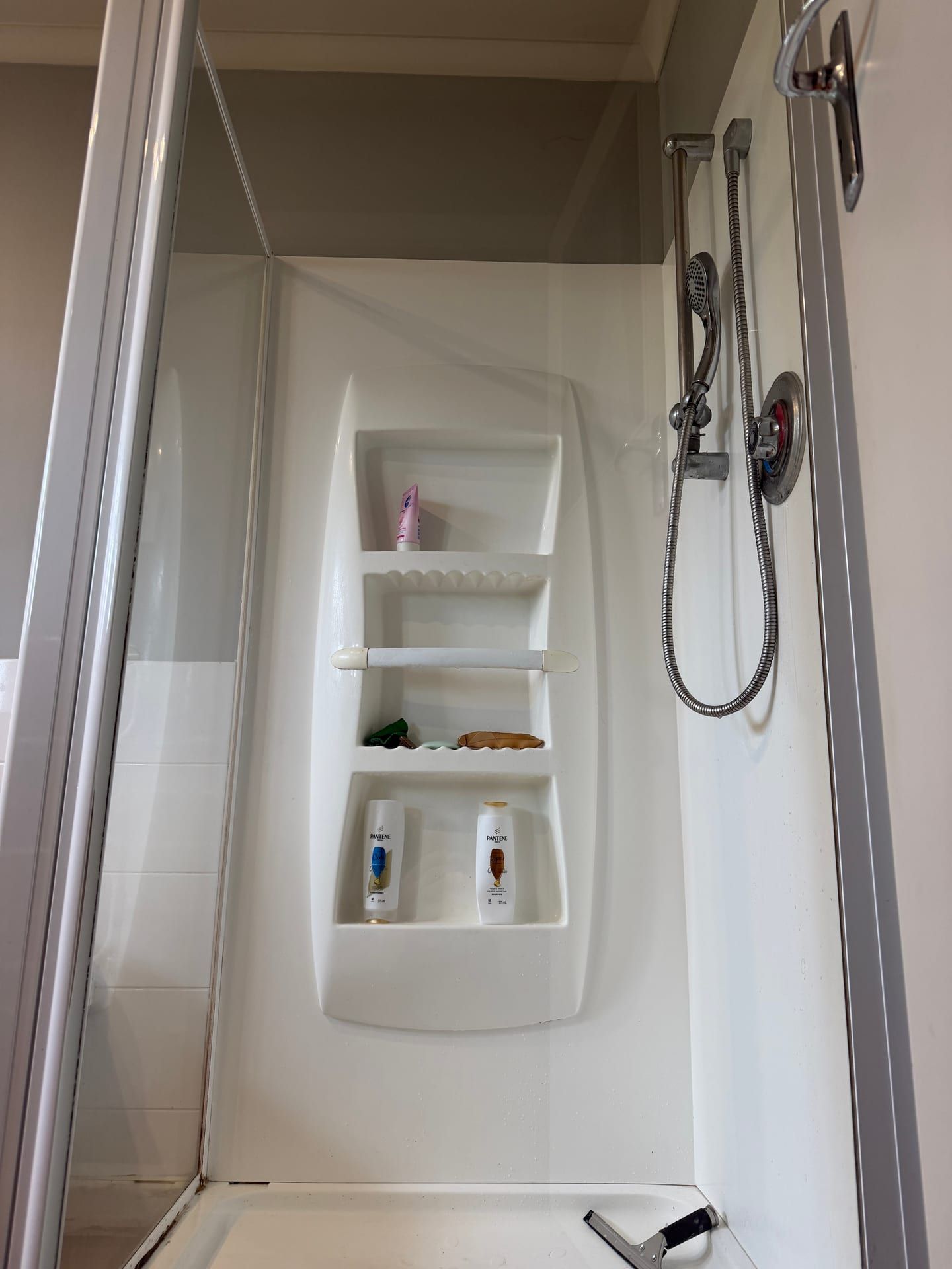 Shower glass clean — after cleaning